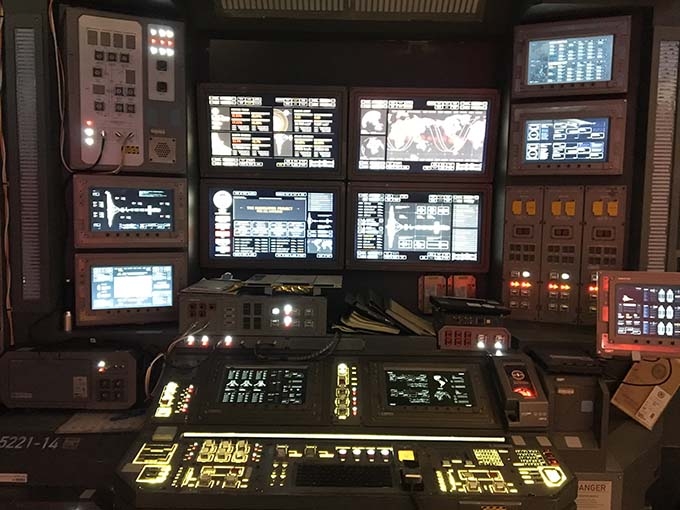 青島燈光音響租賃,青島演出設備租賃,青島LED屏租賃,青島舞美制作搭建