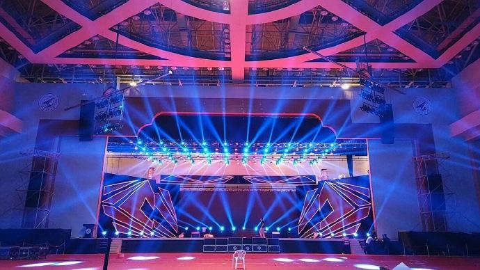 室內(nèi)LED顯示屏舞臺租賃應(yīng)用方案